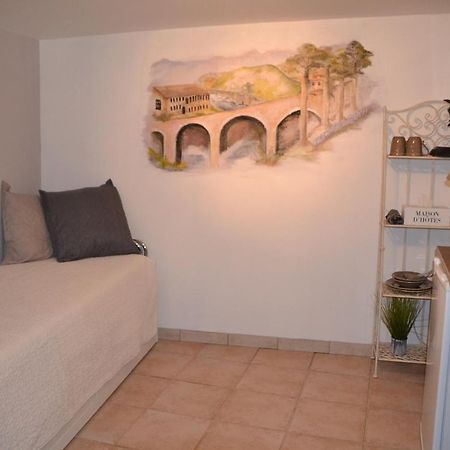 Maison Sous Le Pont Bed & Breakfast Meyras Exterior photo