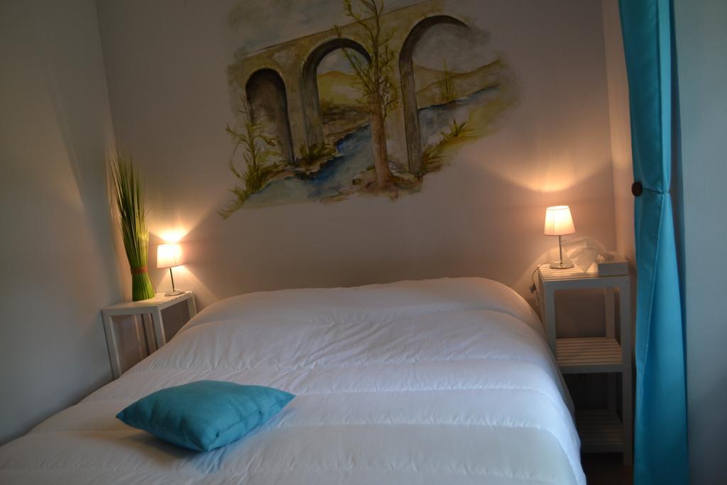 Maison Sous Le Pont Bed & Breakfast Meyras Room photo