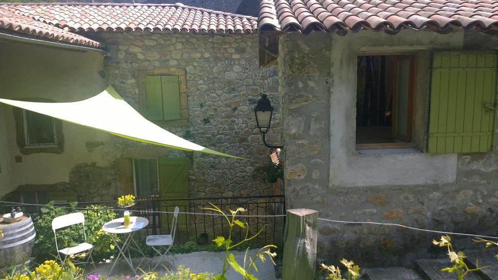 Maison Sous Le Pont Bed & Breakfast Meyras Exterior photo
